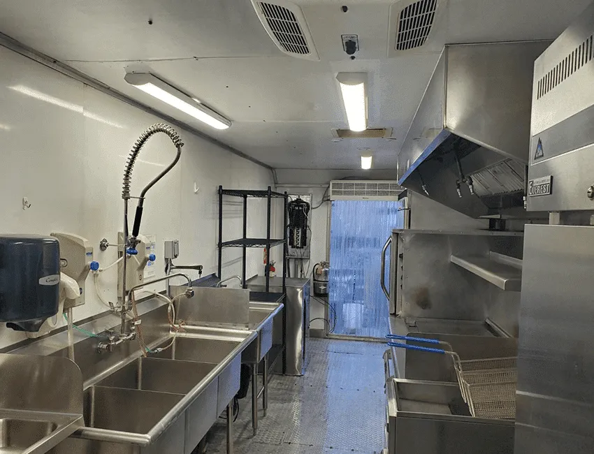 24-ft-Mobile-kitchen-3.webp